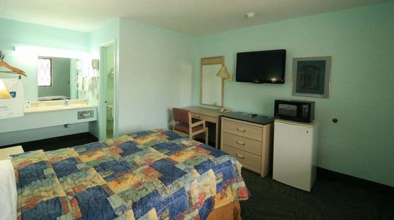 <b>Travelodge Parkersburg Room</b>. Images powered by <a href="https://iceportal.shijigroup.com/" title="IcePortal" target="_blank">IcePortal</a>.