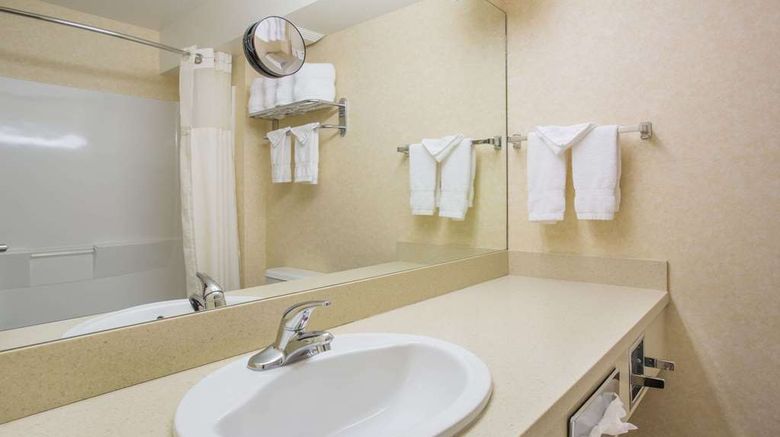<b>Days Inn Manitou Springs Room</b>. Images powered by <a href="https://iceportal.shijigroup.com/" title="IcePortal" target="_blank">IcePortal</a>.