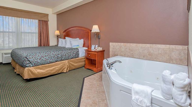 <b>Days Inn Manitou Springs Suite</b>. Images powered by <a href="https://iceportal.shijigroup.com/" title="IcePortal" target="_blank">IcePortal</a>.