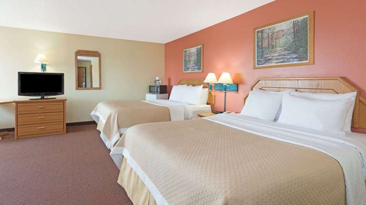 Days Inn Cameron Room