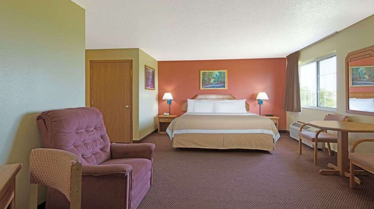 Days Inn Cameron Room