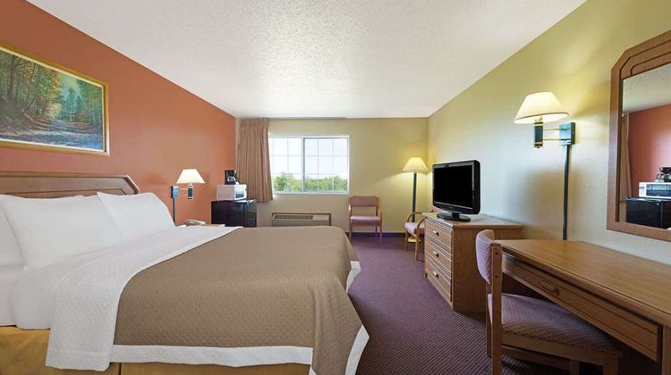 Days Inn Cameron Room