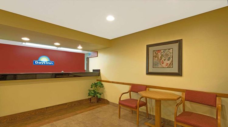 Days Inn Cameron Lobby