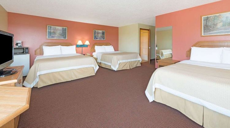 Days Inn Cameron Room