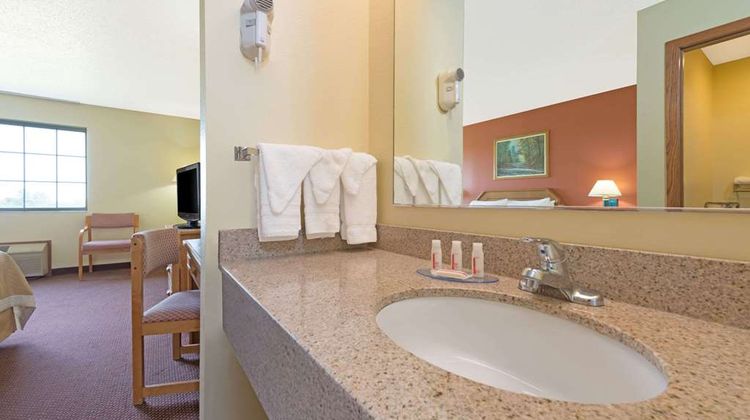 Days Inn Cameron Room