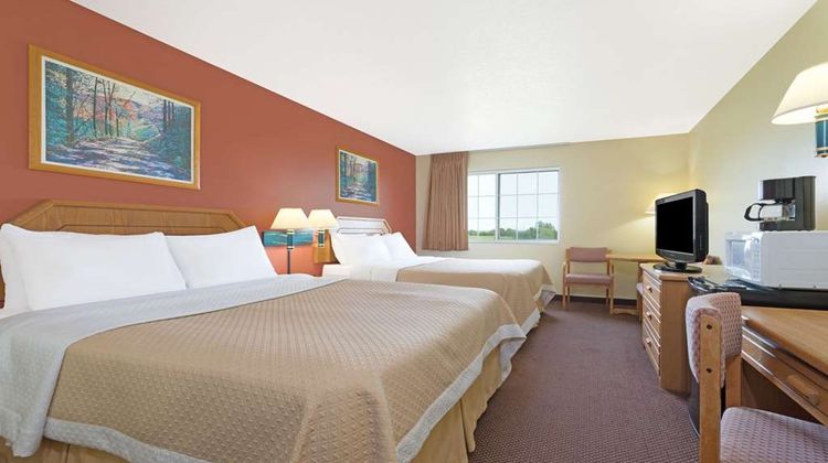 Days Inn Cameron Room