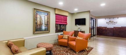 Baymont Inn & Suites  Garden City Lobby