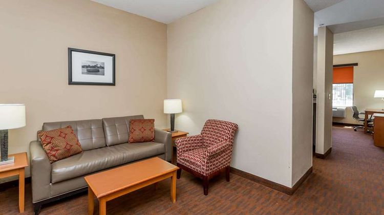 Baymont Inn & Suites  Garden City Room