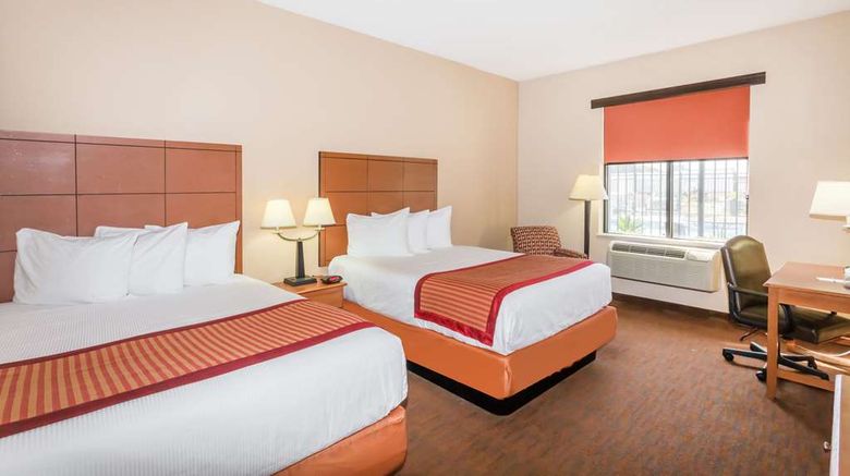 <b>Baymont Inn & Suites  Garden City Room</b>. Images powered by <a href="https://iceportal.shijigroup.com/" title="IcePortal" target="_blank">IcePortal</a>.