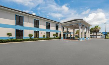 Baymont Inn & Suites  Garden City