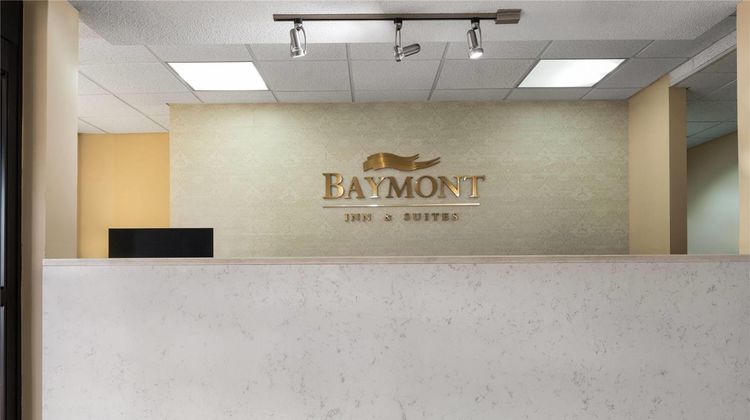 Baymont Inn & Suites  Garden City Lobby