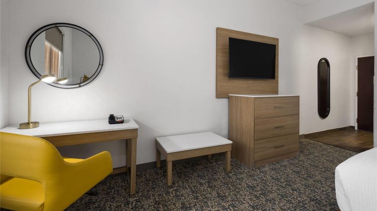 Baymont Inn & Suites  Garden City Room