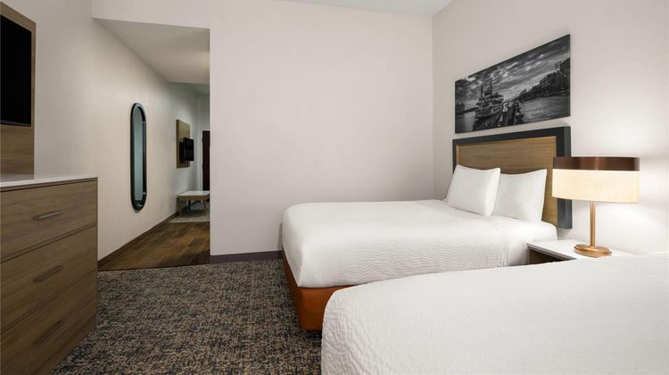 Baymont Inn & Suites  Garden City Suite