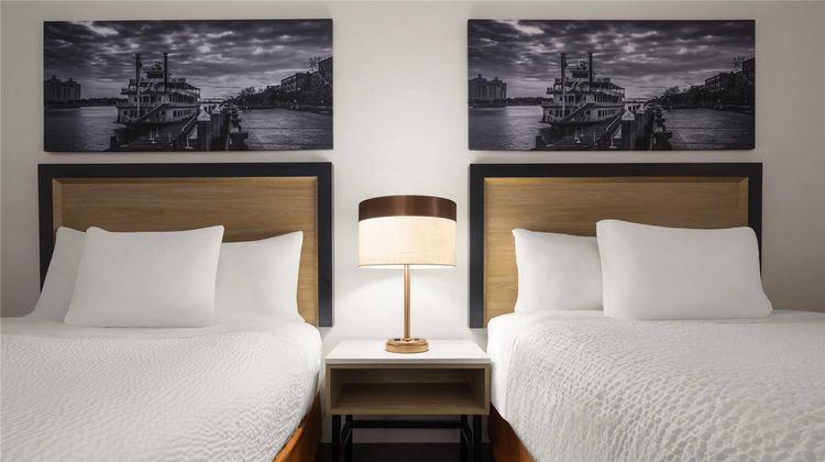 Baymont Inn & Suites  Garden City Suite