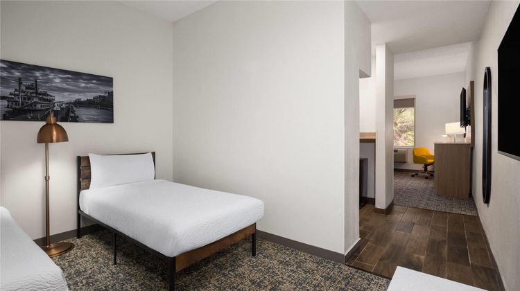Baymont Inn & Suites  Garden City Suite