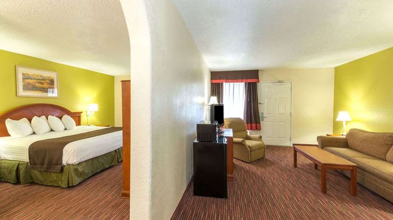 <b>Baymont Inn & Suites Louisville East Suite</b>. Images powered by <a href="https://iceportal.shijigroup.com/" title="IcePortal" target="_blank">IcePortal</a>.