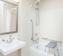 Baymont Inn & Suites Peoria Room