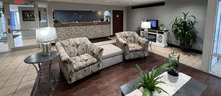 Baymont Inn & Suites Peoria Lobby