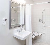 Baymont Inn & Suites Peoria Room