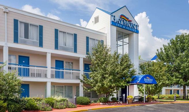 Baymont Inn & Suites Peoria Exterior