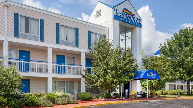 Baymont Inn & Suites Peoria Exterior