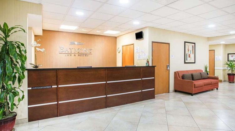 Baymont Inn & Suites Savannah South Lobby