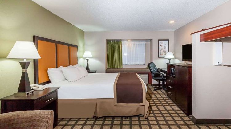 Baymont Inn & Suites Gaylord Room