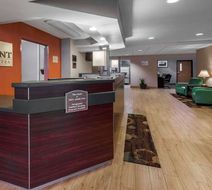 Baymont Inn & Suites Gaylord Lobby