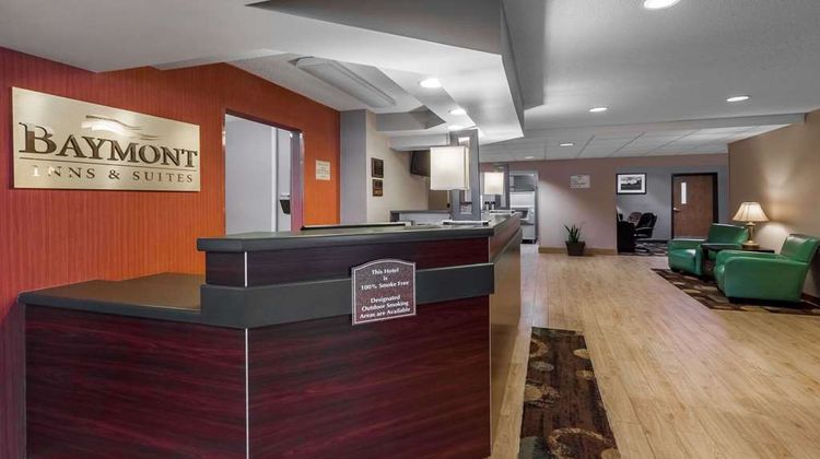 Baymont Inn & Suites Gaylord Lobby