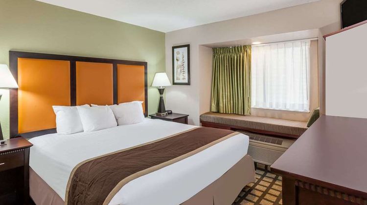 Baymont Inn & Suites Gaylord Room