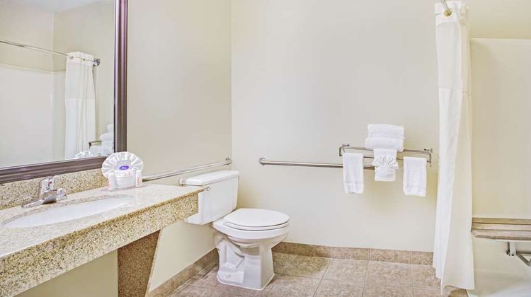 Baymont Inn & Suites Dallas/ Love Field Room