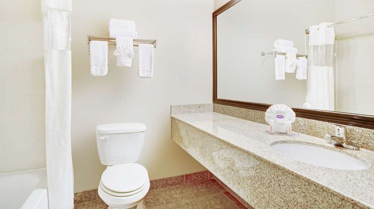 Baymont Inn & Suites Dallas/ Love Field Room