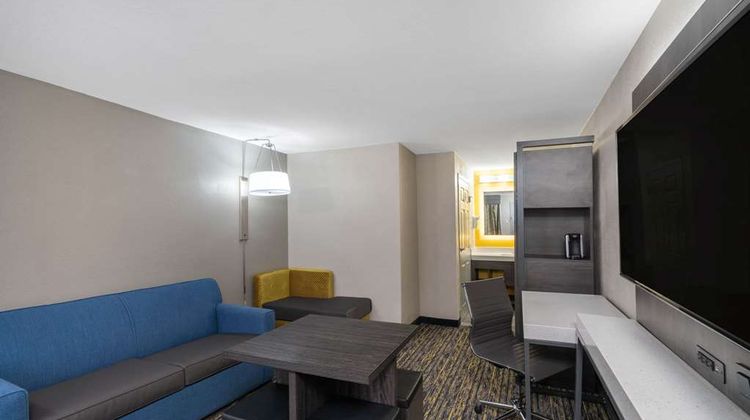 Baymont Inn & Suites Murfreesboro Suite