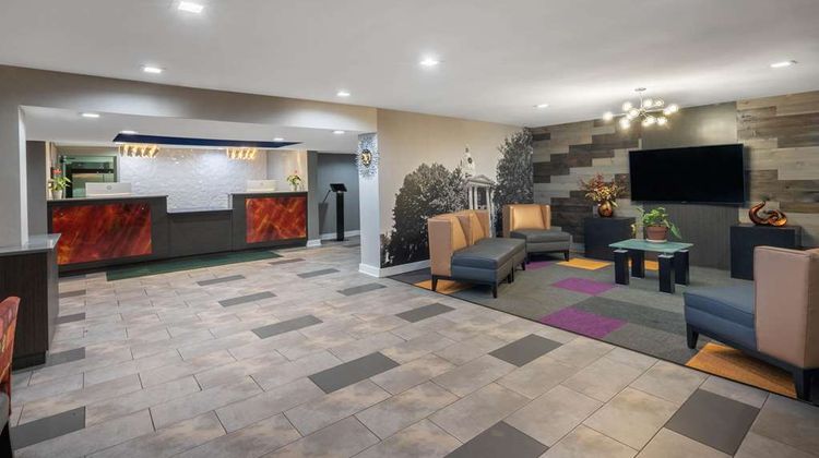 Baymont Inn & Suites Murfreesboro Lobby