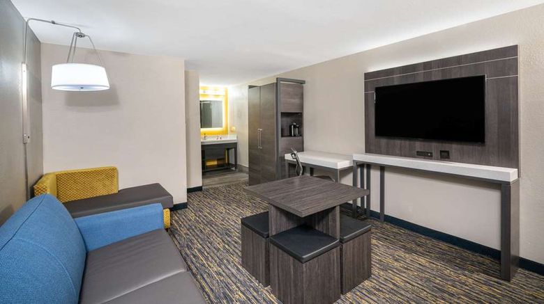 <b>Baymont Inn & Suites Murfreesboro Suite</b>. Images powered by <a href="https://iceportal.shijigroup.com/" title="IcePortal" target="_blank">IcePortal</a>.