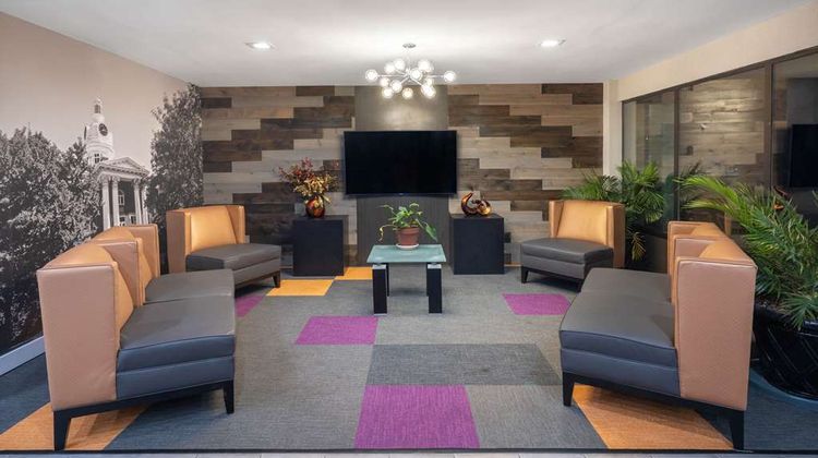 Baymont Inn & Suites Murfreesboro Lobby
