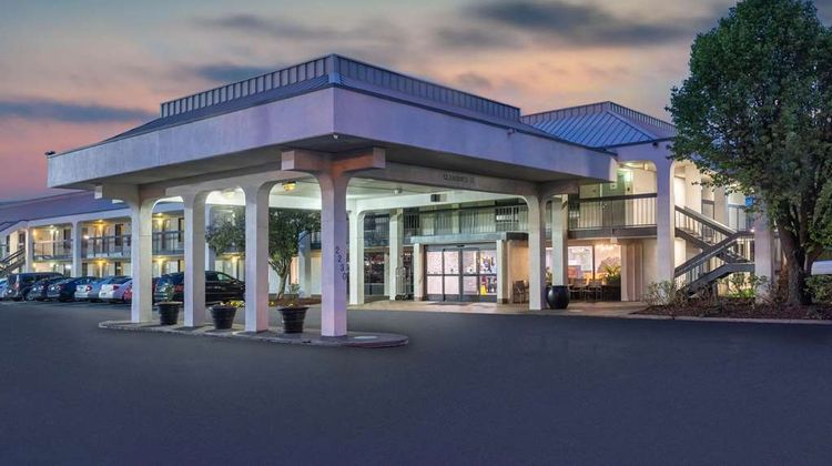 Baymont Inn & Suites Murfreesboro Exterior