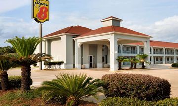 Super 8 Lake Charles Northeast