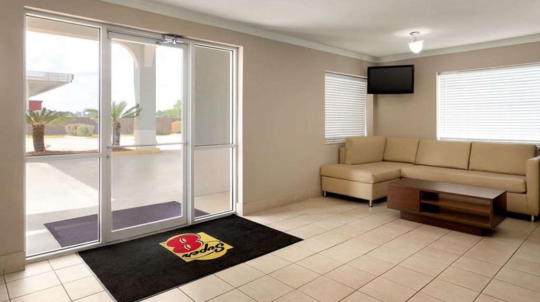 <b>Super 8 Lake Charles Northeast Lobby</b>. Images powered by <a href="https://iceportal.shijigroup.com/" title="IcePortal" target="_blank">IcePortal</a>.