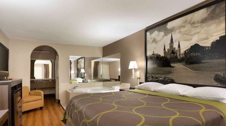 Super 8 Lake Charles Northeast Suite