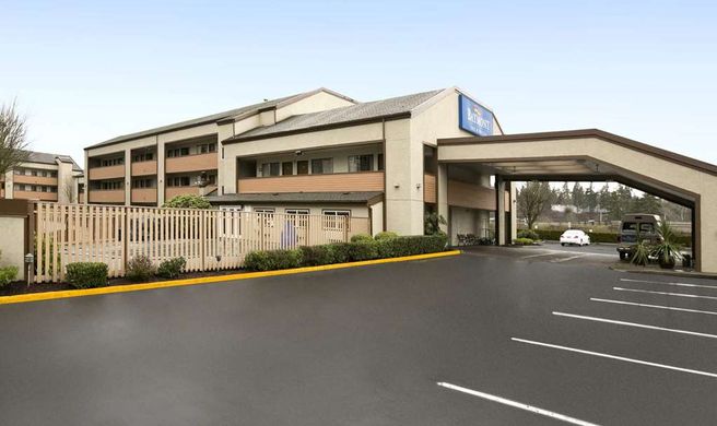 Baymont Inn & Suites Seattle/Kirkland WA Exterior
