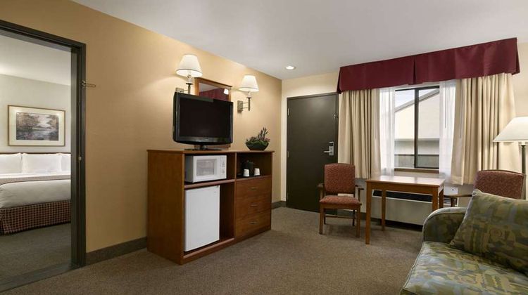 Baymont Inn & Suites Seattle/Kirkland WA Suite
