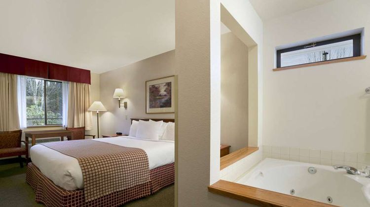 Baymont Inn & Suites Seattle/Kirkland WA Room