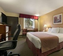 Baymont Inn & Suites Seattle/Kirkland WA Room
