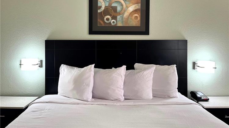 Baymont by Wyndham Cincinnati Room