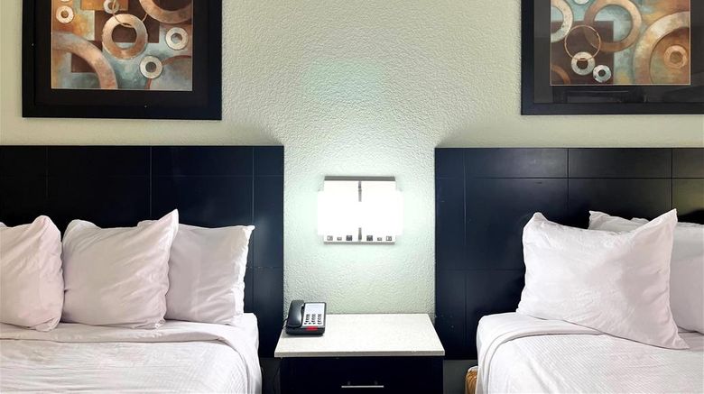<b>Baymont by Wyndham Cincinnati Room</b>. Images powered by <a href="https://iceportal.shijigroup.com/" title="IcePortal" target="_blank">IcePortal</a>.