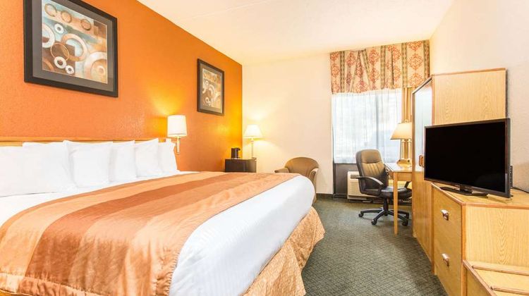 Baymont by Wyndham Cincinnati Room