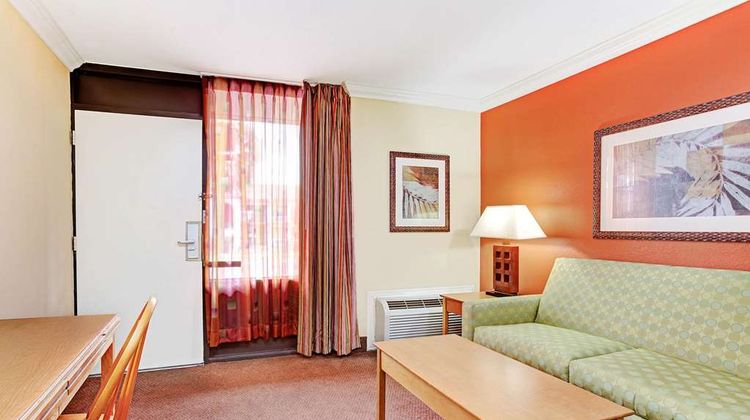 Days Inn Kissimmee West Room