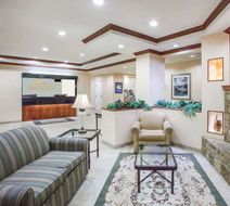 Baymont Inn & Suites Hot Springs Lobby