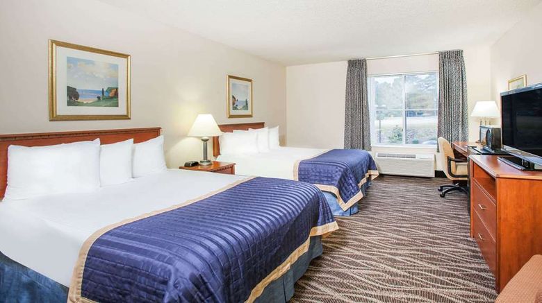 <b>Baymont Inn & Suites Hot Springs Room</b>. Images powered by <a href="https://iceportal.shijigroup.com/" title="IcePortal" target="_blank">IcePortal</a>.